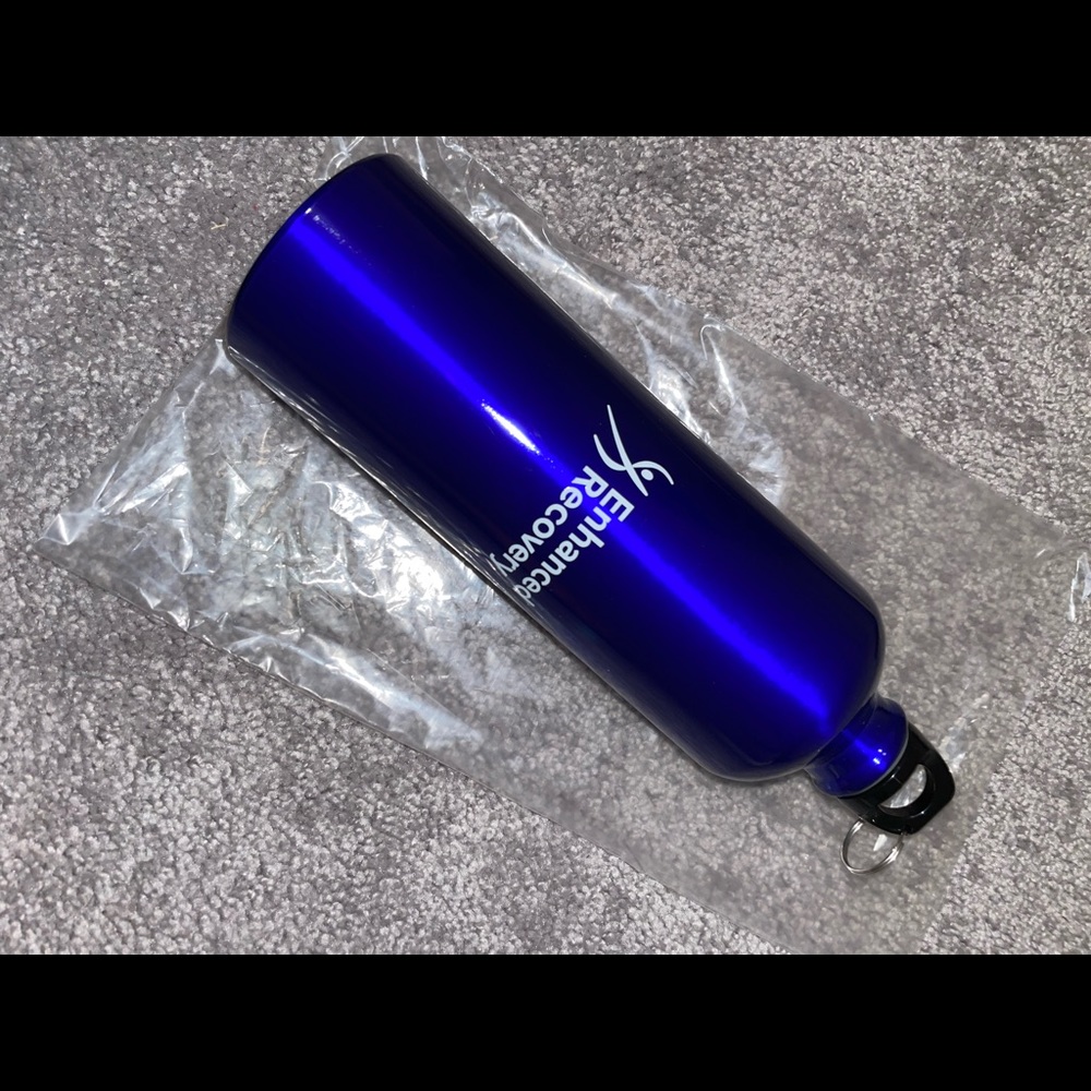 NWT BPA free 25 fl oz blue water bottle